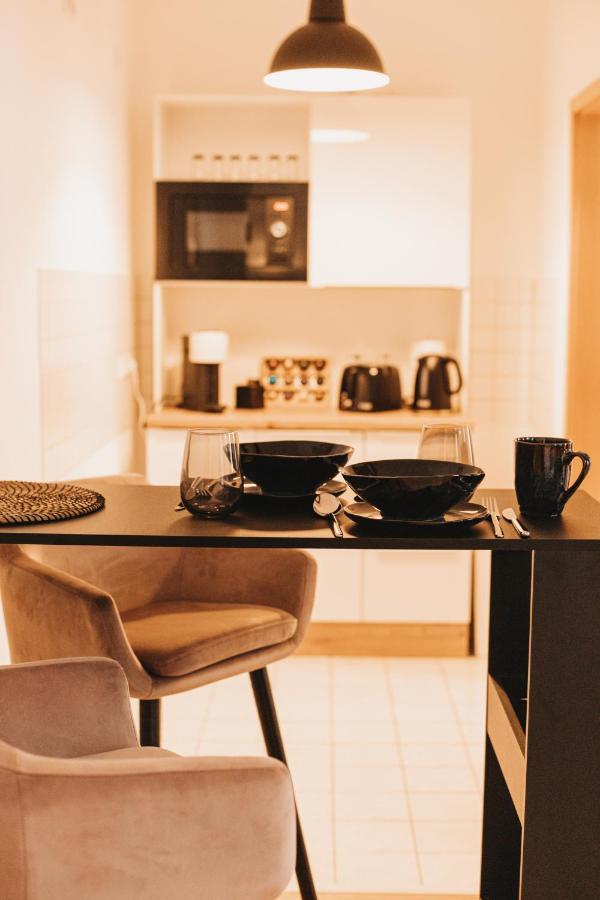 Studio Apartment Im Zentrum Mit Parkplatz & Neuem Badezimmer Magdeburg Eksteriør billede